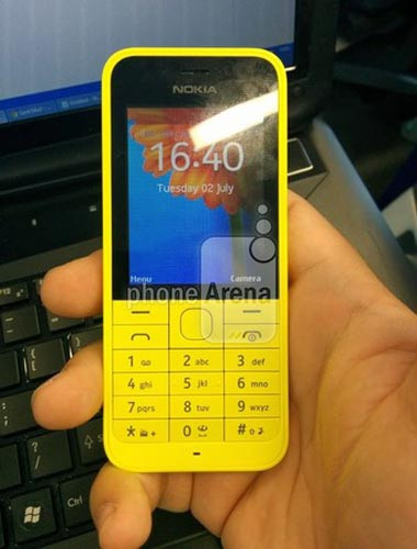 Nokia lại sắp tung ra điện thoại thường mới. Chiếc điện thoại này có tên mã Nokia R, có màn hình 2,4 inch, độ phân giải 240X320 px, RAM 16Mb, có hỗ trợ đài FM, MP3. Điện thoại sở hữu camera 2 Mp và chạy hệ điều hành của Nokia.