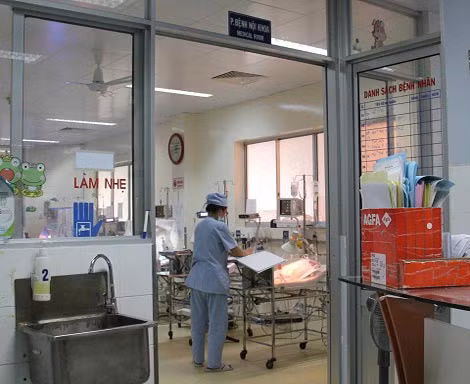 Khoa Hồi sức sơ sinh bệnh viện Nhi Đồng 1, nơi em bé con của sản phụ N. đang được điều trị.