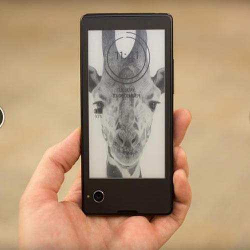 YotaPhone thế hệ 2 sẽ ra mắt cuối năm 2014. Phiên bản đầu tiên của chiếc điện thoại 2 màn hình: LCD một bên, màn hình đen trắng một bên vừa mới ra mắt tại thị trường Nga, nhưng theo công ty Yota Devices, nơi sản xuất YotaPhone, họ đã chuẩn bị cho kế hoạch ra mắt Yota Phone thế hệ 2 vào cuối năm 2014.