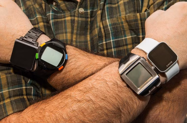 Foxconn khởi động quỹ nghiên cứu chế tạo máy tính đeo tay. Theo Bloomberg, công ty chuyên lắp ráp iPhone và iPad cho Apple đang phát động một quỹ đầu tư để nghiên cứu chế tạo và phát triển những máy tính đeo tay mới.