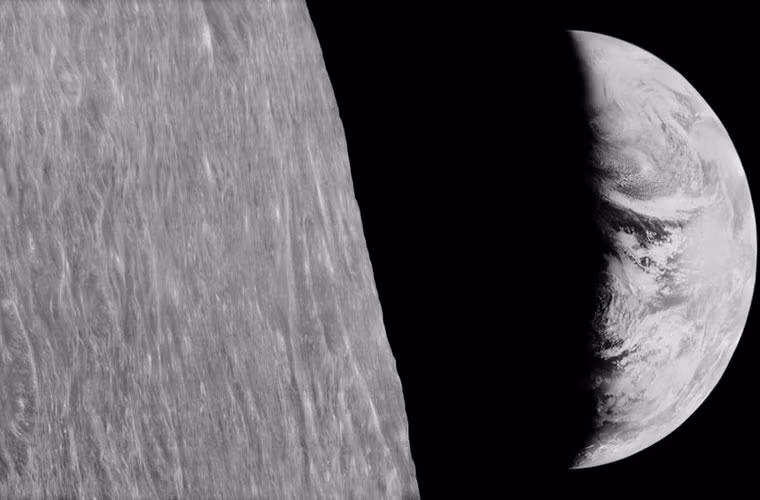 Tàu Mariner 9 là tàu đầu tiên bay quanh quỹ đạo sao Hỏa và đã chụp được những bức ảnh vô cùng rõ nét về hành tinh này.