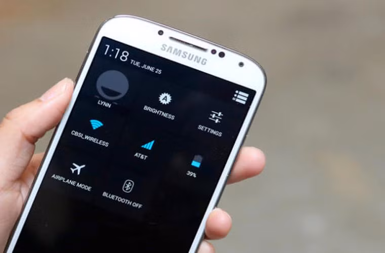Nhà lập pháp California đề xuất đạo luật “kill switch” (thiết bị thông minh có nút tắt từ xa). Thượng nghị sỹ Mark Leno đang có ý định giới thiệu một đạo luật mới, yêu cầu các điện thoai thông minh phải có nút kill switch, một tính năng an toàn, giúp khóa điện thoại khi nó bị ăn cắp.