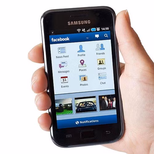 Facebook là phần mềm dùng nhiều nhất trong năm 2013. Theo một bản điều tra được Niesel đưa ra, Facebook là phần mềm dùng nhiều nhất trên smartphone trong năm 2013 với 103 triệu người dùng mỗi tháng, tăng 27% so với năm ngoái.