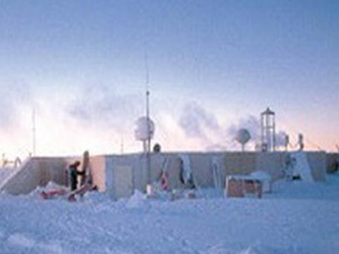 Trạm quan sát và nghiên cứu Dome Fuji của Nhật Bản tại Nam Cực