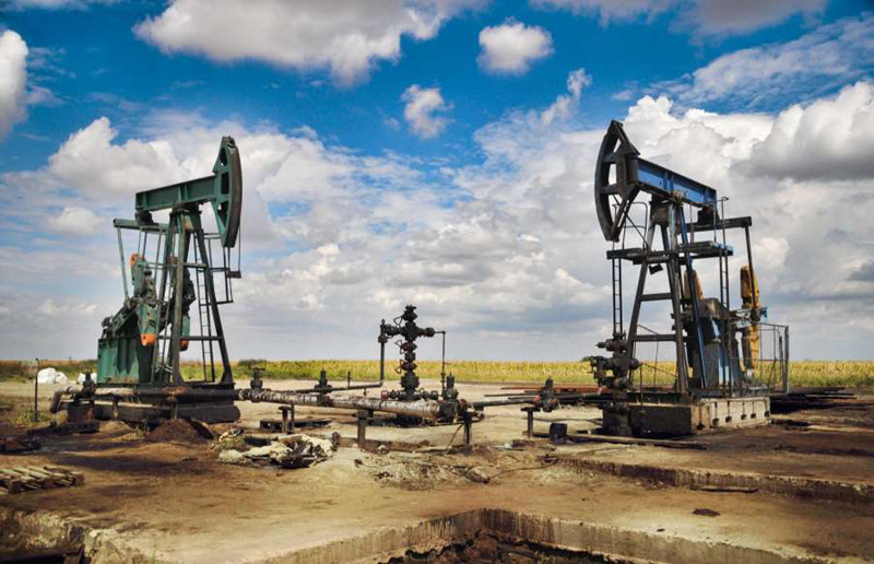 Hai vợ chồng người chủ trang trại Oscar Stohler tại Bắc Dakota đã sống ở đây mấy thập kỷ mà không nhận ra rằng họ đang "ngồi" trên hàng triệu USD. Cho đến năm 2007, khu đất của họ hóa ra là 1 mỏ dầu và ông Oscar 83 tuổi cùng vợ mình, bà Lorene 82 tuổi đã trở thành triệu phú chỉ sau 1 đêm nhờ khoản tiền 1 triệu USD mà họ được trả.