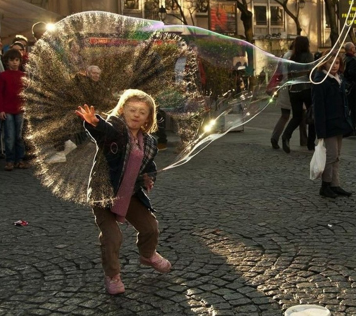 Cô ấy chắc sẽ được mời tới học ở trường phù thủy Hogwart.