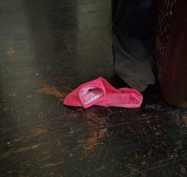  Chiếc tất này đang há miệng chờ “nuốt chửng” bàn chân của bạn 