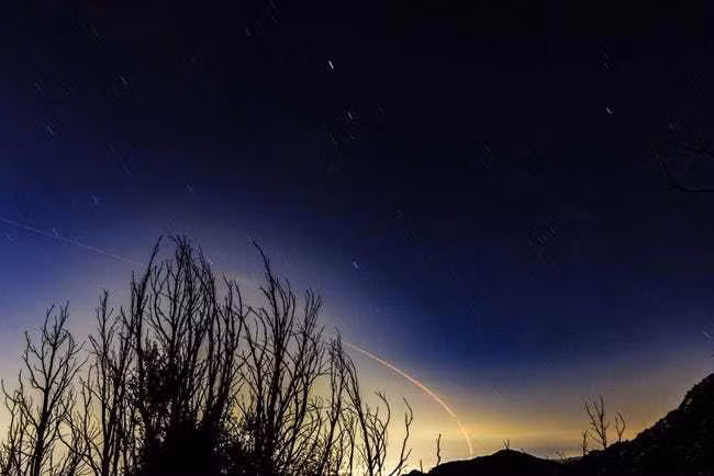 Các vệ tinh cũng có vành đai: Phát hiện đầu tiên về việc này là vào năm 1997 với một thiên thạch có tên là Charklo nằm gần sao Thổ có đường kính khoảng 250 km. Chariklo cũng là một vật thể không phải hành tinh có vành đai và có lẽ có ít nhất 1 vệ tinh quay quanh nó.