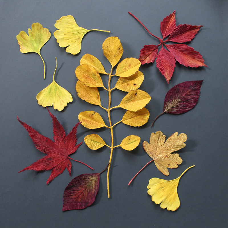 "Tôi có rất nhiều ý tưởng mới để làm với giấy nhún, nhưng có lẽ sẽ mất khá nhiều thời gian”, Tina cho biết. Trong ảnh: bộ lá bằng giấy./.