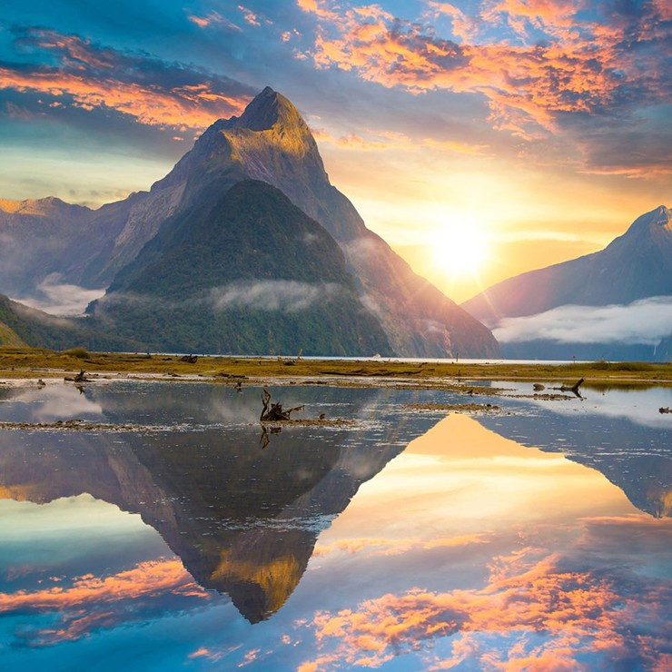 New Zealand: Quốc đảo huyền diệu này có nhiều điều kỳ lạ về địa hình, hang động và vịnh nhỏ cũng như những bãi biển tuyệt đẹp. Một trong những điểm tham quan phổ biến nhất là Milford Sound, là một vịnh hẹp tuyệt đẹp với rừng nhiệt đới, thác nước, san hô đen và đời sống thủy sinh hấp dẫn.