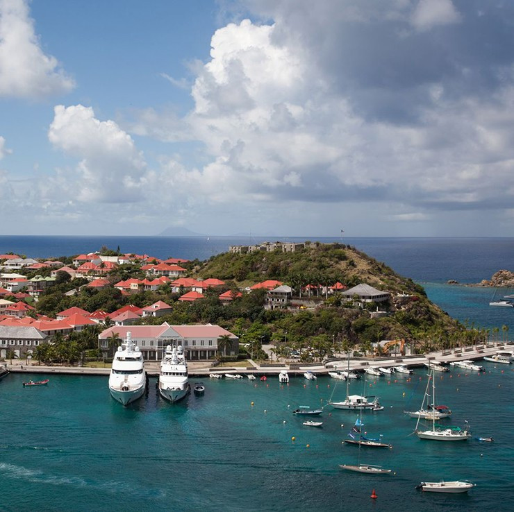  St. Barts: Nổi tiếng với những bãi biển cát trắng hoang sơ, làn nước trong như ngọc, cuộc sống về đêm tuyệt vời và khu mua sắm hoàn hảo, St. Barths là điểm đến không thể bỏ qua cho những ai đang tìm kiếm một Caribe thu nhỏ. 