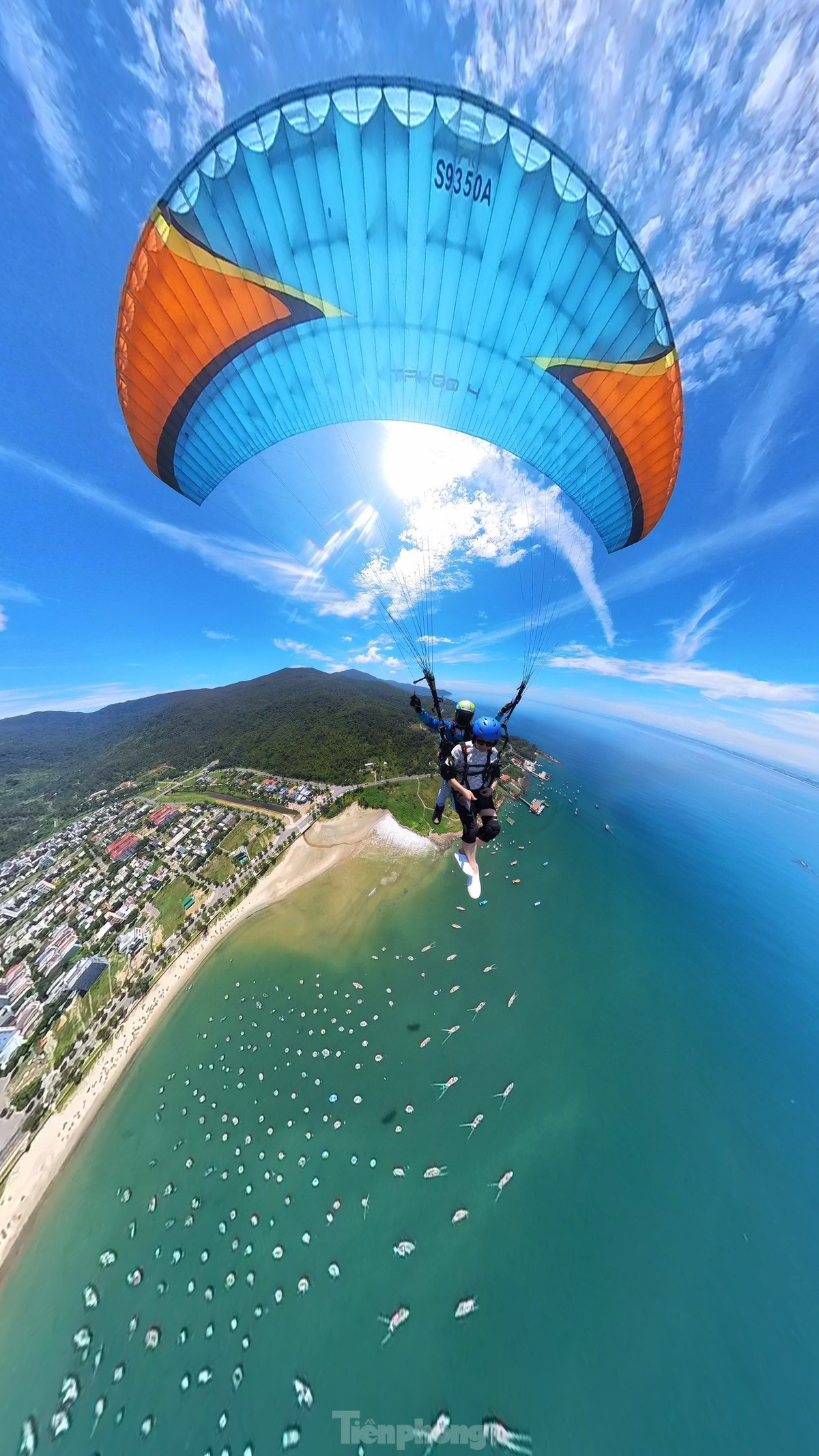 Bay du luon tren ban dao Son Tra ngam nui rung, bien xanh