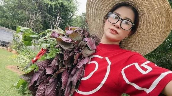 Trang Trần đi làm cỏ vườn kiếm tiền, nhận trợ cấp gần 80 triệu - Hình 3 Trang Tran di lam co vuon kiem tien, nhan tro cap gan 80 trieu-Hinh-3