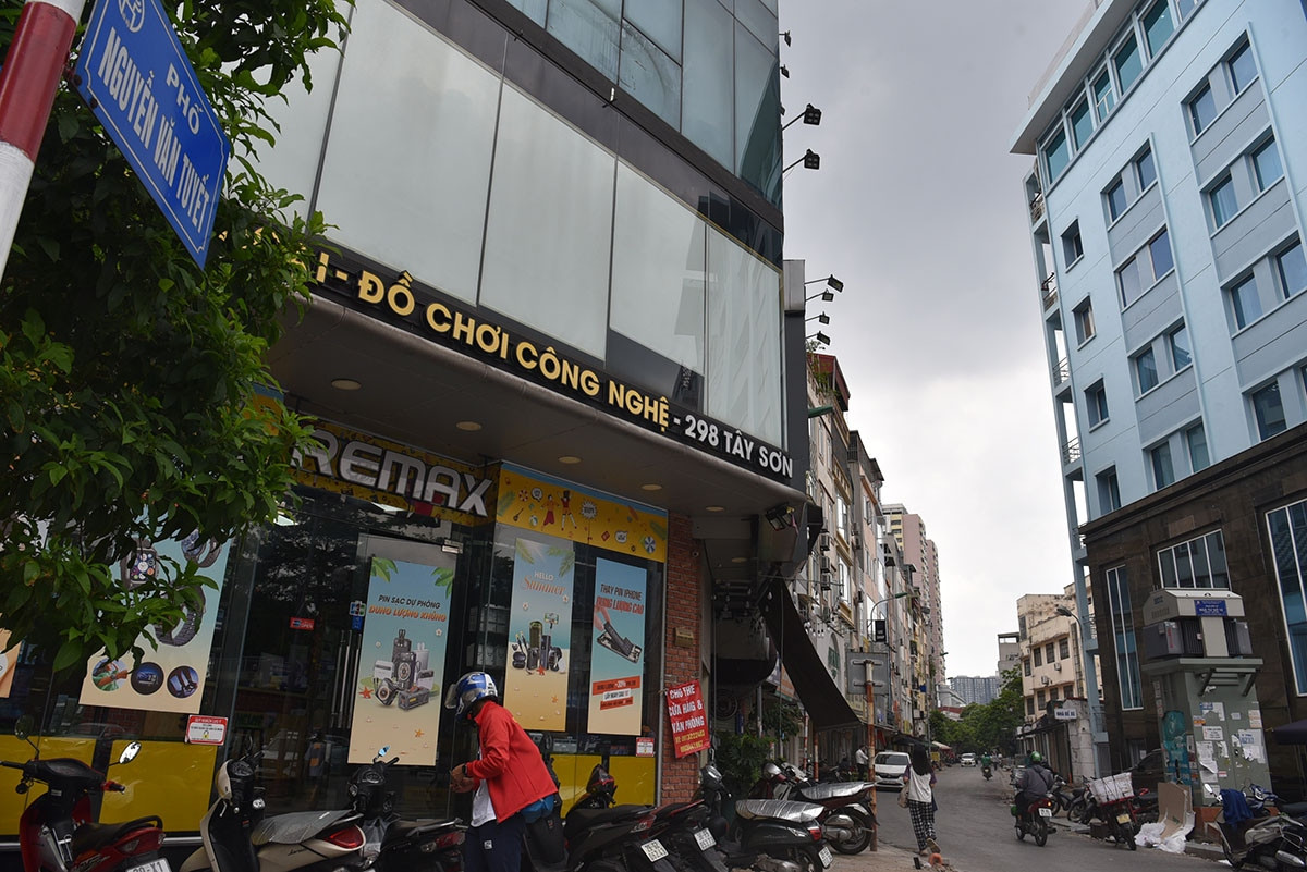 Ngoài ra, quận Đống Đa đang xin thành phố cho phép phố Nguyễn Văn Tuyết được hoạt động xuyên đêm như phố ẩm thực phố Tố Dung Tân (quận Hoàn Kiếm).