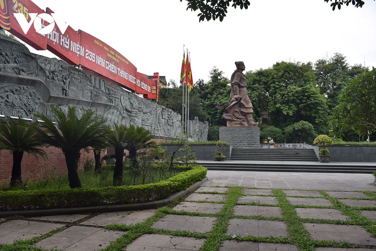 Ngoài ra, dự kiến xây dựng tour đêm kết hợp tuyến phố ẩm thực Nguyễn Văn Tuyết với Di tích lịch sử quốc gia đặc biệt Gò Đống Đa trình diễn 3Dmapping.