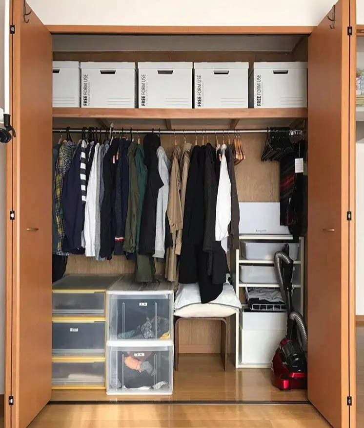 Mot chiec tu quan ao, nguoi Nhat luu tru duoc hang tram mon do