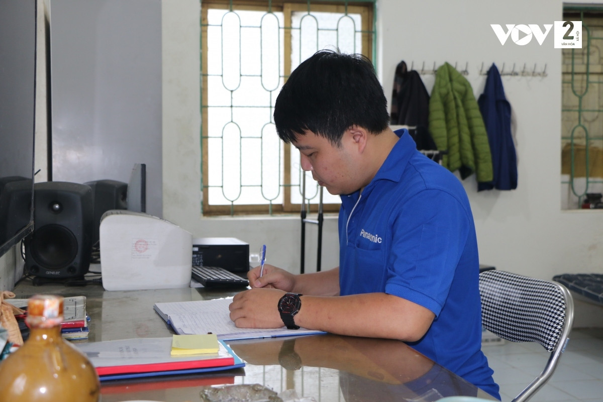 Nhung nguoi noi song phat thanh tren dinh Pha Din o Son La-Hinh-4