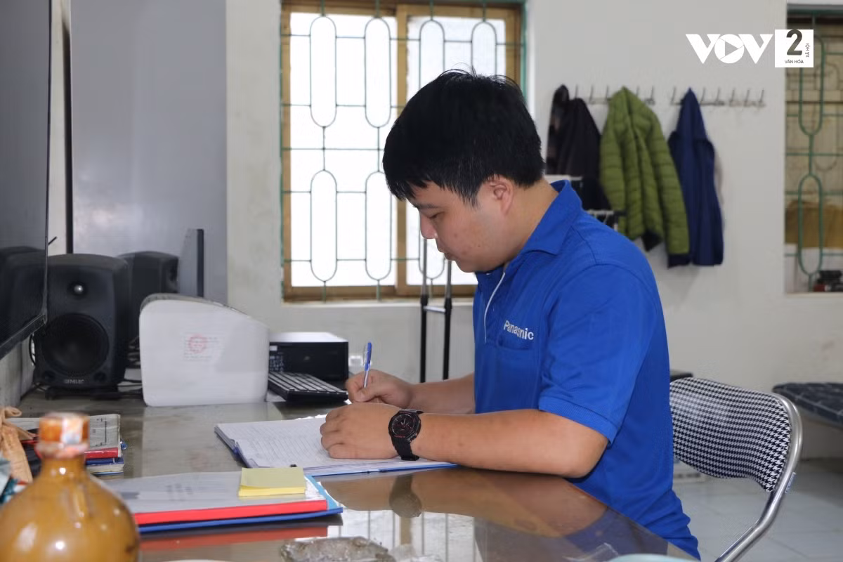 Nhung nguoi noi song phat thanh tren dinh Pha Din o Son La-Hinh-4