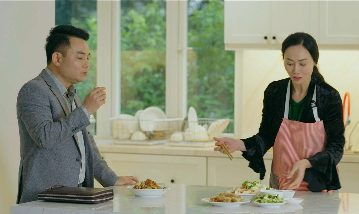 Trong 'Lỡ hẹn với ngày xanh', NSƯT Quách Thu Phương vào vai bà Thu Lê - một phụ nữ đẹp, hết lòng yêu thương chồng con. Đây là lần thứ 2 Quách Thu Phương vào vai phu nhân chủ tịch sau phim 'Hương vị tình thân' cũng đóng cùng NSƯT Trịnh Mai Nguyên. Nhiều khán giả vì thế ấn tượng và gọi cô với cái tên "phu nhân chủ tịch".