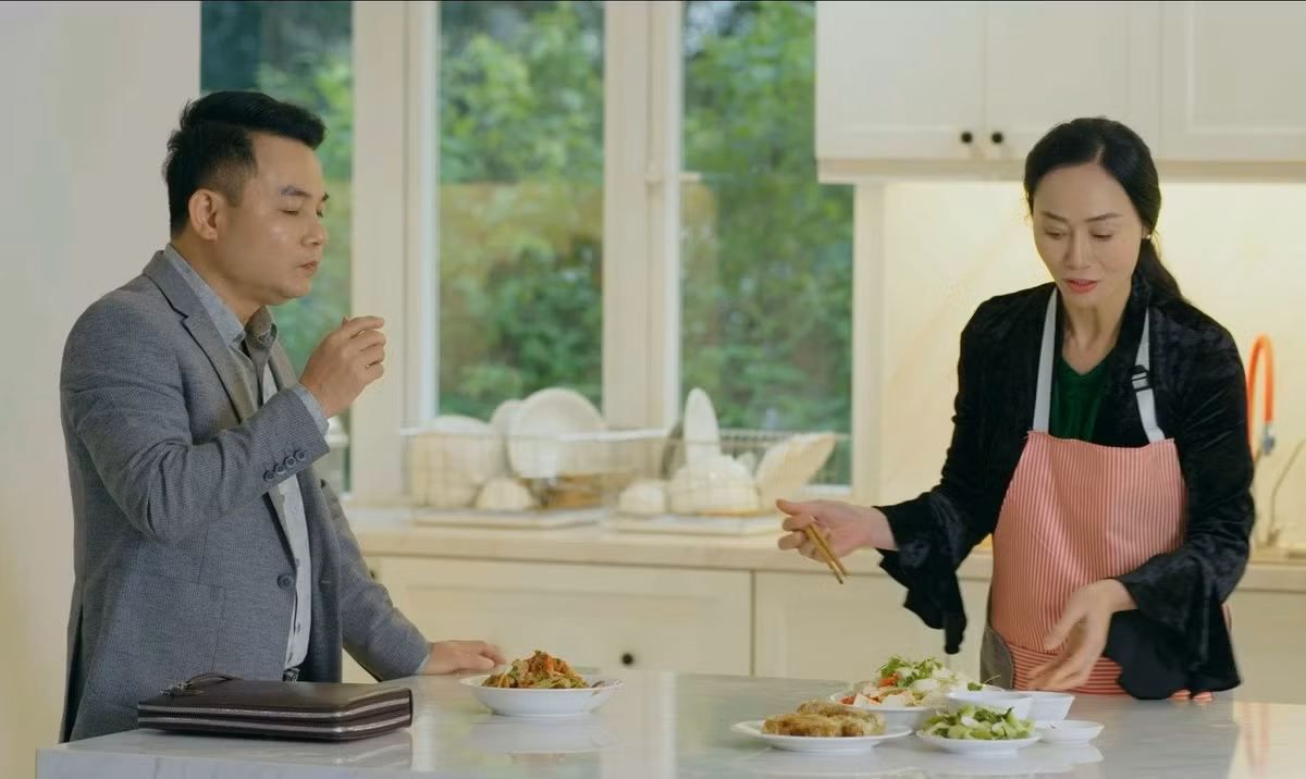 Trong 'Lỡ hẹn với ngày xanh', NSƯT Quách Thu Phương vào vai bà Thu Lê - một phụ nữ đẹp, hết lòng yêu thương chồng con. Đây là lần thứ 2 Quách Thu Phương vào vai phu nhân chủ tịch sau phim 'Hương vị tình thân' cũng đóng cùng NSƯT Trịnh Mai Nguyên. Nhiều khán giả vì thế ấn tượng và gọi cô với cái tên "phu nhân chủ tịch".