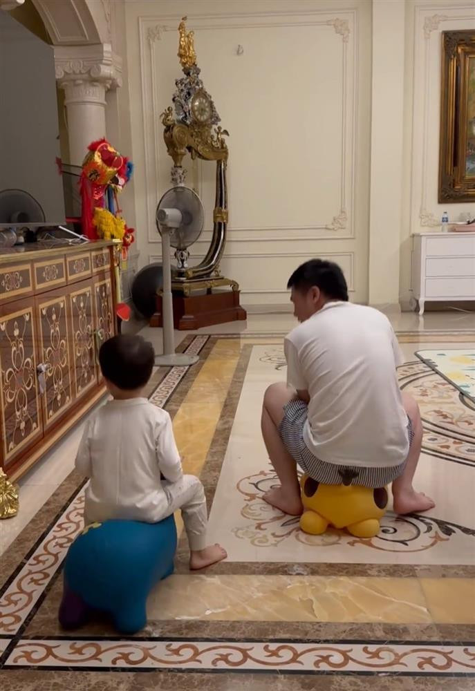 Chong Do My Linh cham chau, suyt khong nhan ra chu tich quyen luc-Hinh-3