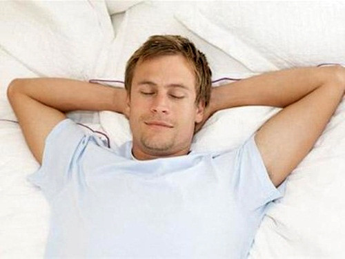 Quý tướng là người nằm có dáng thanh thoát như rồng, mắt nhắm, môi ngậm, nhưng lộ thần sắc tươi hồng trên gương mặt.