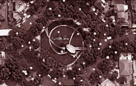 Hồ Con Rùa chụp từ vệ tinh giống như lá bùa.