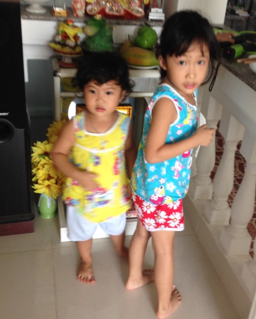 Hai chị em cháu Diệp - Châu...