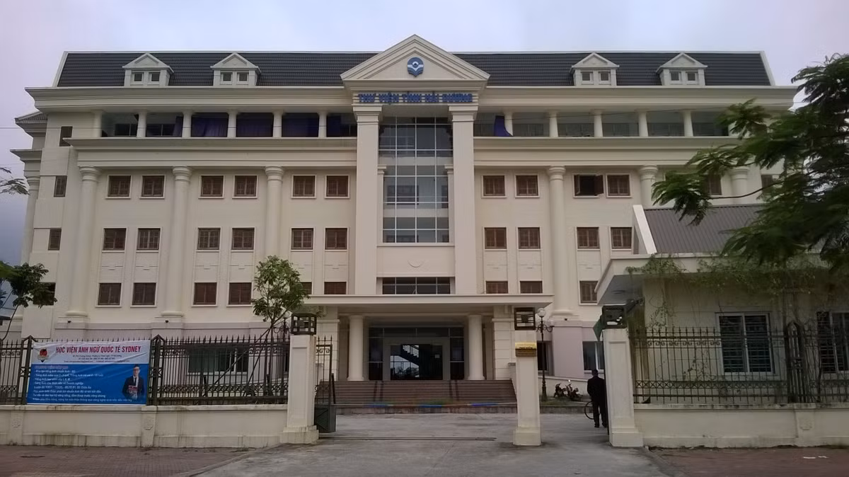 Ngay cả công trình thư viện tỉnh Hải Dương cũng khiến nhiều người "lác mắt" vì quy mô to, rộng của nó.