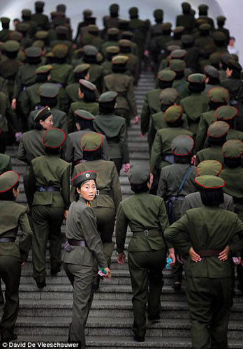 Ở Triều Tiên có rất đông các nữ quân nhân.