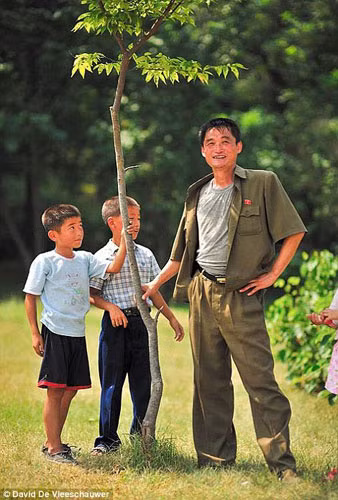 Nụ cười tươi tắn trên môi của một chiến sĩ.