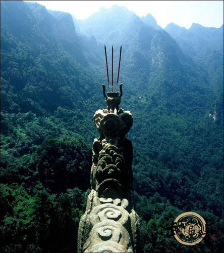 Danh lam thắng cảnh này là đất thánh của Đạo giáo - tôn giáo bản địa của Trung Quốc.