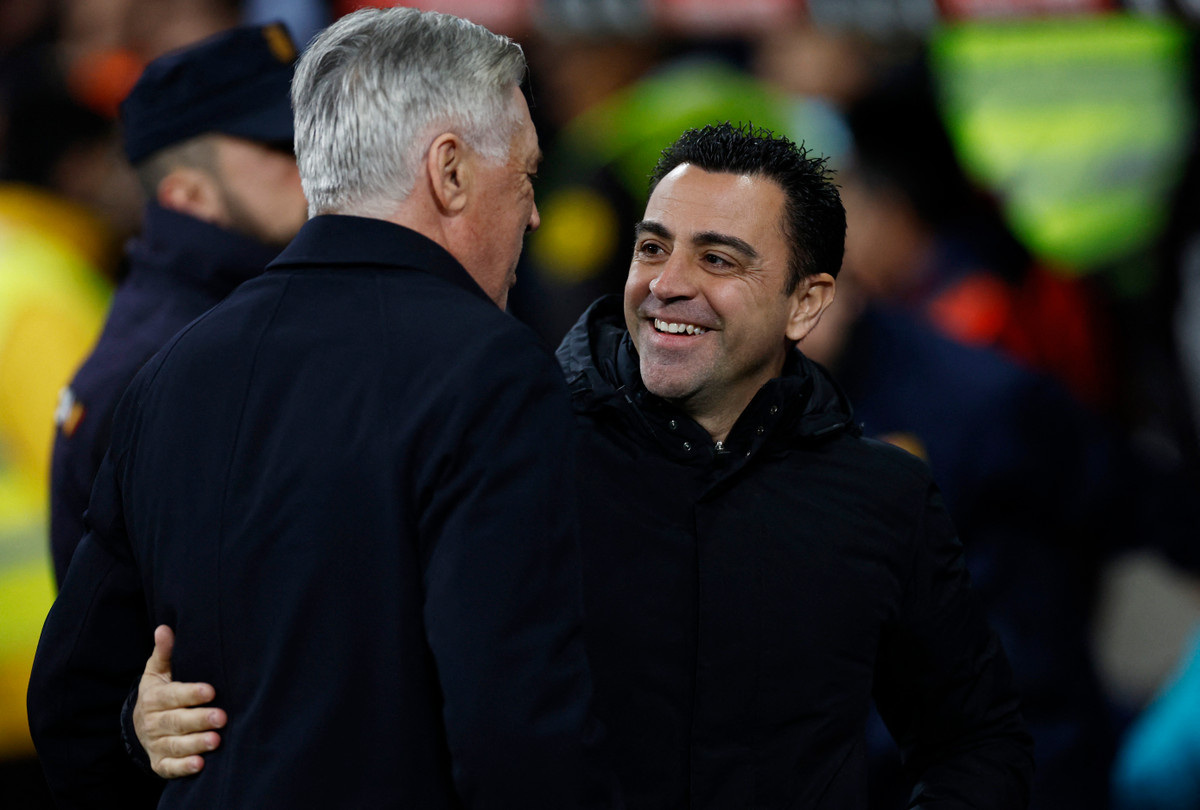 Đội chủ sân Camp Nou có cơ hội giành cú ăn ba danh hiệu mùa này ở các giải đấu như La Liga, Cúp nhà vua và Siêu cúp Tây Ban Nha (đã vô địch).