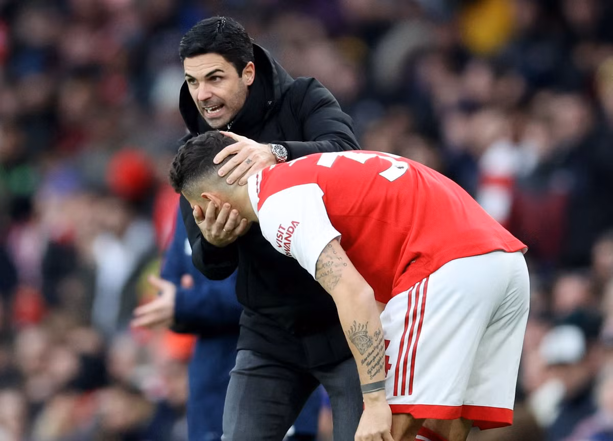 HLV Arteta khai thác được tiềm năng của những cầu thủ trẻ như Bukayo Saka hay Gabriel Martinelli và biến Arsenal thành một tập thể gắn kết. CLB thành London còn cơ hội vô địch Europa League mùa này nếu duy trì phong độ hiện tại.