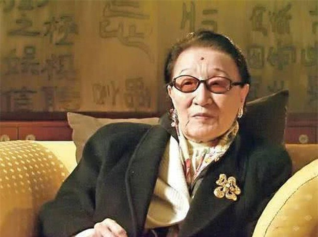 Vì sao cách cách cuối cùng phải thay tên đổi họ - Hình 5 Vi sao cach cach cuoi cung phai thay ten doi ho-Hinh-5