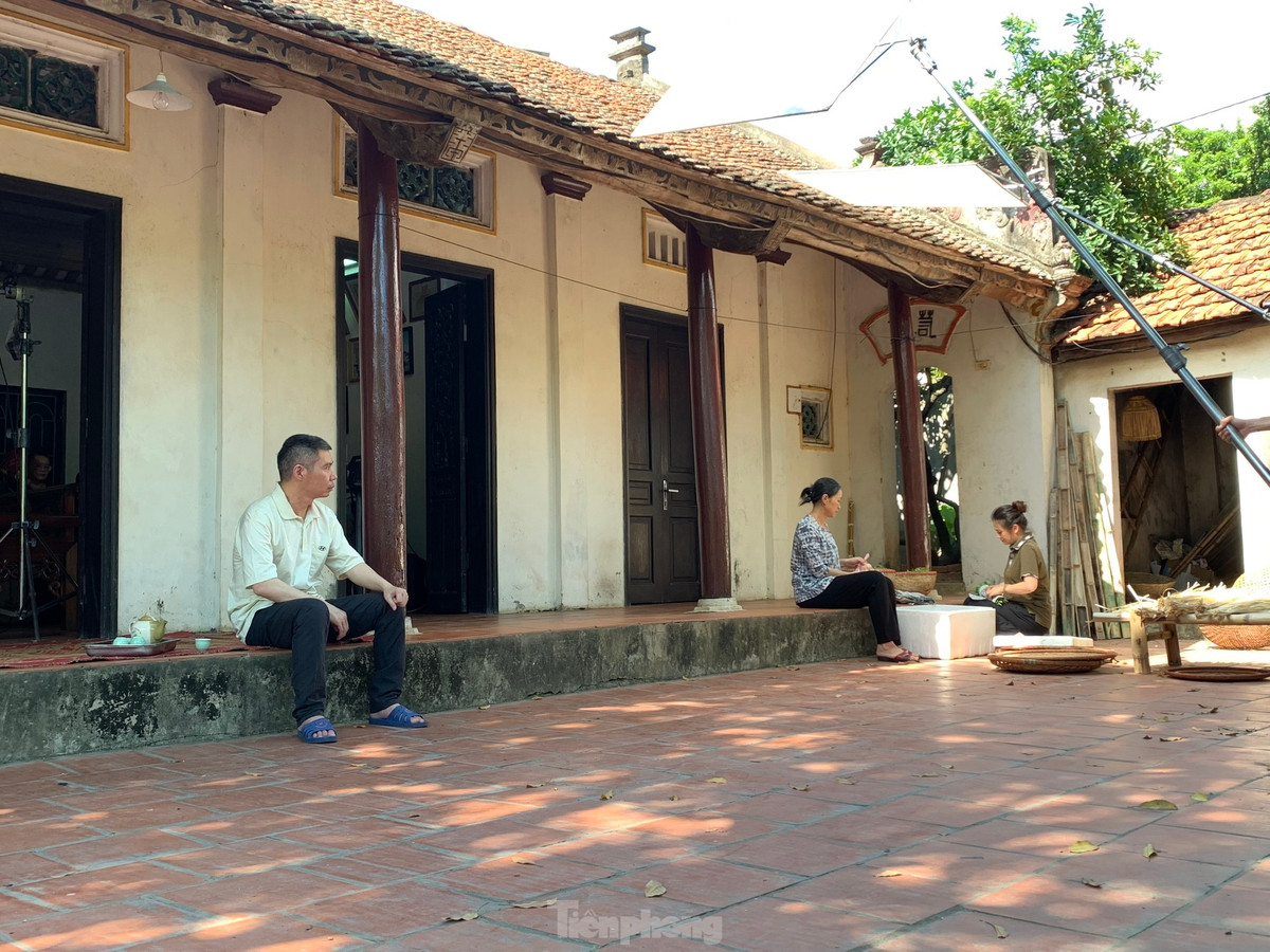 Sau bạo bệnh, Gia đình mình vui bất thình lình là dự án truyền hình hiếm hoi NSND Công Lý tham gia. Trước đó, đầu năm 2023, anh trở lại với vai diễn quen thuộc - Cô Đẩu trong Gặp nhau cuối năm. Nam nghệ sĩ cũng góp một vai nhỏ trong bộ phim Dưới bóng cây hạnh phúc và Chồng cũ, vợ cũ, người yêu cũ của đạo diễn, NSƯT Vũ Trường Khoa.