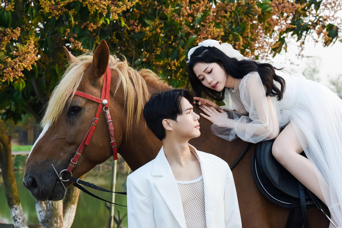 Chuyen tinh ly ky cua Quoc Toan 'Thanh pho ngu gat' voi em gai ban dien