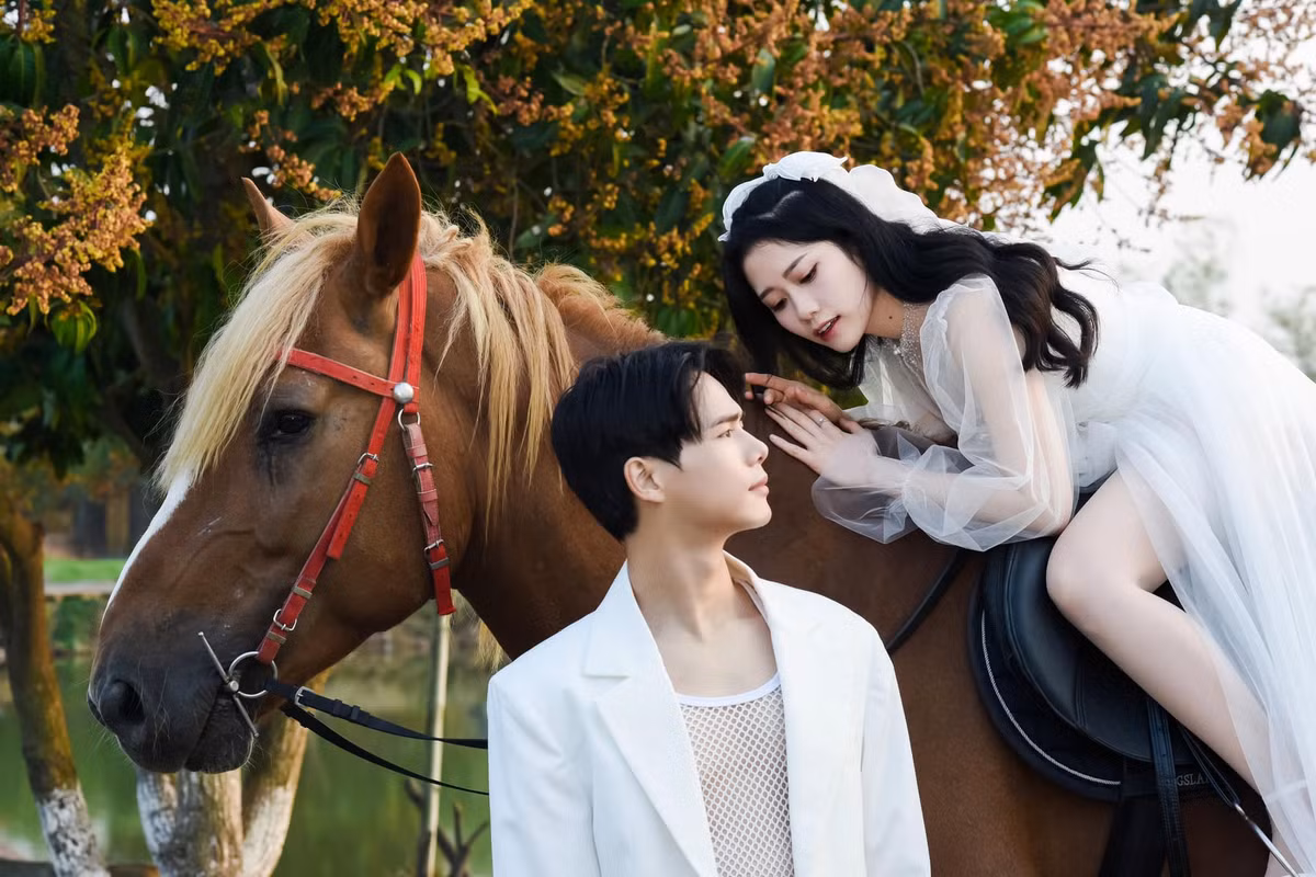 Chuyen tinh ly ky cua Quoc Toan 'Thanh pho ngu gat' voi em gai ban dien