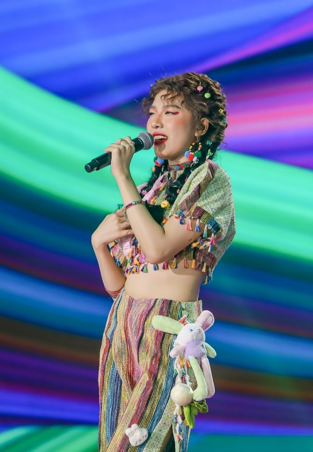 Profile nu sinh truong chuyen Quang Nam gay sot tai Vietnam Idol 2023-Hinh-3