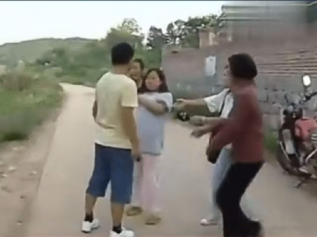 Di lam xa nua nam, vo bau song thai, chong doi xet nghiem ADN-Hinh-4