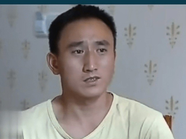 Di lam xa nua nam, vo bau song thai, chong doi xet nghiem ADN