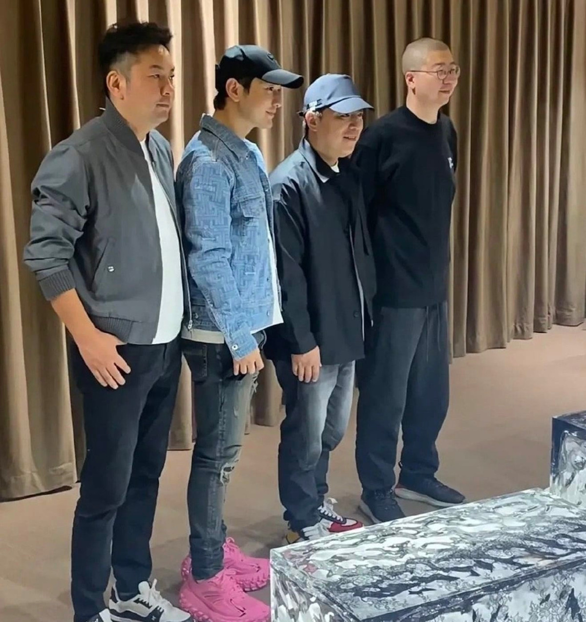 Ly do Huynh Hieu Minh di giay de cao 10 cm