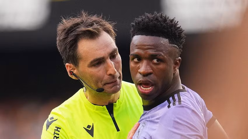 Tam dung tran dau cua Real Madrid, Ancelotti len an La Liga manh me