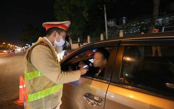 Ba thang CSGT xu phat hon 750.000 vi pham giao thong, tuoc 139.000 bang lai