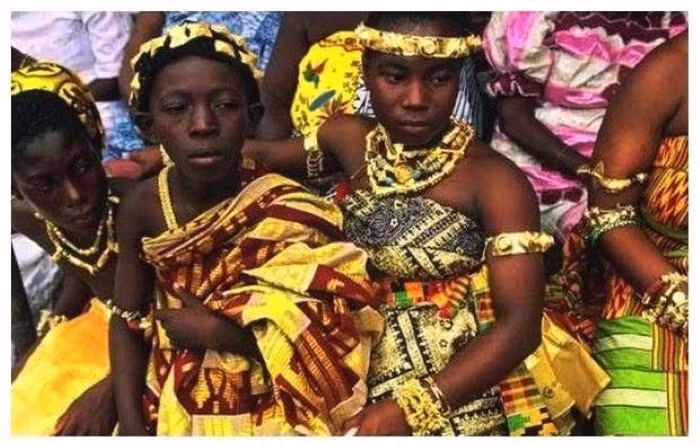 Ngay cả trong việc lập gia đình, các chàng trai, cô gái người Ashanti cũng tìm vợ hoặc chồng dựa trên số lượng vàng đeo trên cơ thể. Ảnh: Getty