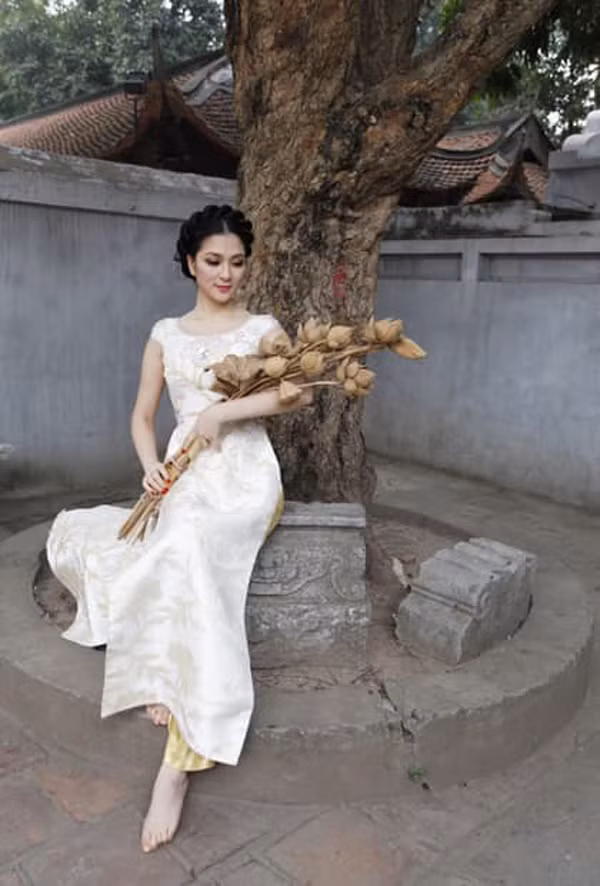 Sau khi hoàn thành nhiệm vụ của cuộc thi Hoa hậu Việt Nam, Nguyễn Thị Huyền đi du học rồi về nước kết hôn. Từ đó, thông tin của cô trở nên hiếm hoi. Vài năm trở lại đây, Hoa hậu Nguyễn Thị Huyền thỉnh thoảng mới tham gia sự kiện của bạn bè thân thiết. Vốn là người kín đáo, người đẹp tuổi Sửu hầu như không cởi mở chuyện riêng tư với truyền thông.