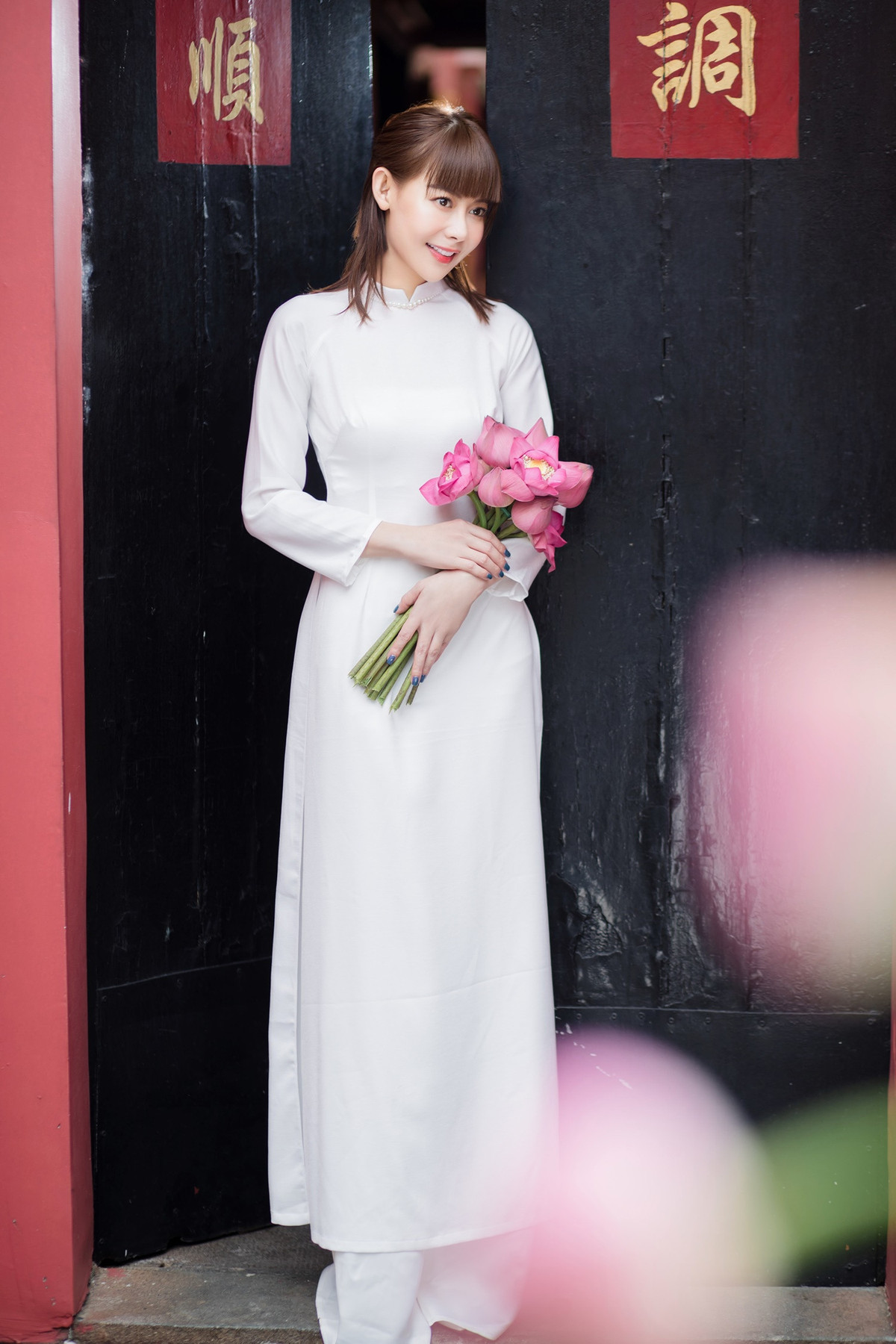 Trước đó, tháng 4/2020, hoa hậu Hải Dương bị ca sĩ Pha Lê tố "quỵt' 2 tỷ đồng. Hải Dương cho biết không chia sẻ quá nhiều những thông tin trên mạng xã hội vì không muốn ảnh hưởng gia đình và việc kinh doanh. Cô nói từ lâu đã không hoạt động nghệ thuật.