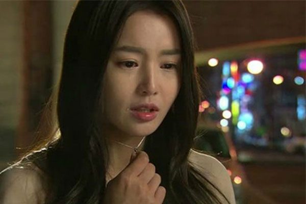 Anh trai bi tai nan, toi bat ngo voi hanh dong cua me chong