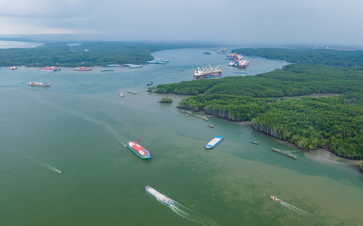 Dự án nằm ở vị trí thuận lợi với luồng hàng hải sôi động Cái Mép - Thị Vải, phù hợp với việc tiếp nhận các tàu chở khí LNG. Từ đây cũng có thể dễ dàng cung ứng khí cho các tổ hợp nhiệt điện khí nằm bên trong nội địa hoặc phục vụ nhu cầu của xã hội. Trước khi xây dựng, việc cấp phép luồng hàng hải với tàu chở LNG cũng lần đầu tiên được tiến hành với quy trình nghiêm ngặt, đảm bảo an toàn cho hoạt động giao thông hàng hải.