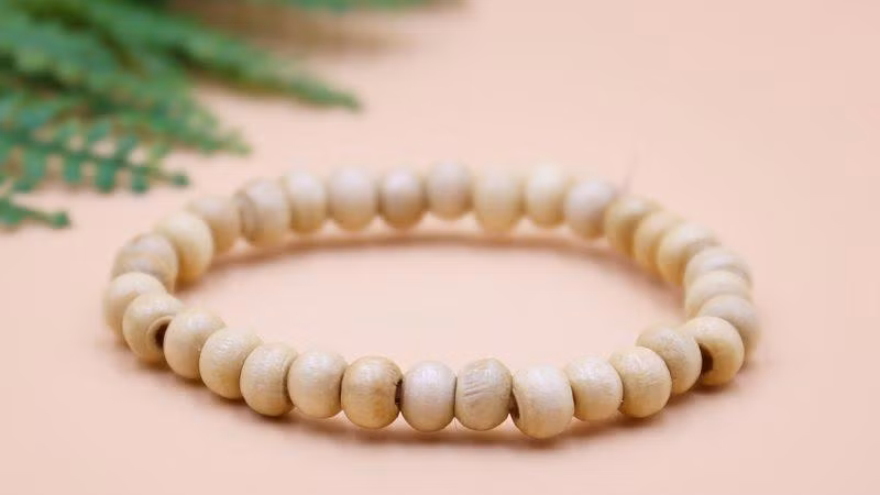 5 mau vong phong thuy cho nam/nu menh Kim-Hinh-3